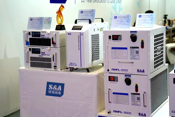 機(jī)柜式冷水機(jī)